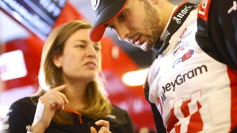 laura Mueller και Esteban Ocon