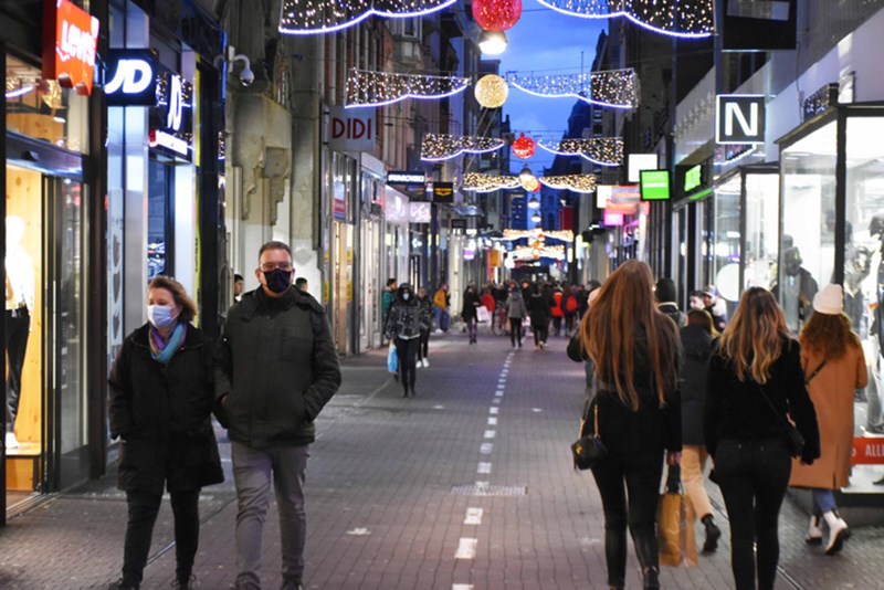 PEOPLE WITH FACE MASKS