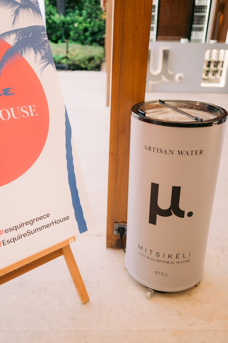 Το μ. Artisan Water στο Esquire Summerhouse