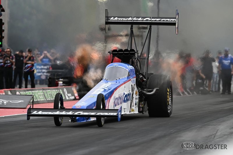 Brittany Force οδηγός αγώνων dragster
