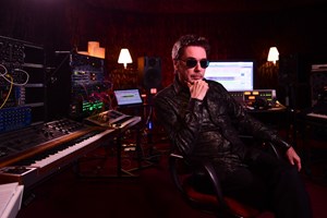 Σταματήστε ό,τι κάνετε: Ο Jean-Michel Jarre έρχεται στην Αθήνα - εικόνα 1