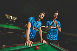 Η περίεργη ιστορία πίσω από το πουλόβερ που φορούσε ο Noel Gallagher σε θρυλική συναυλία των Oasis - εικόνα 5