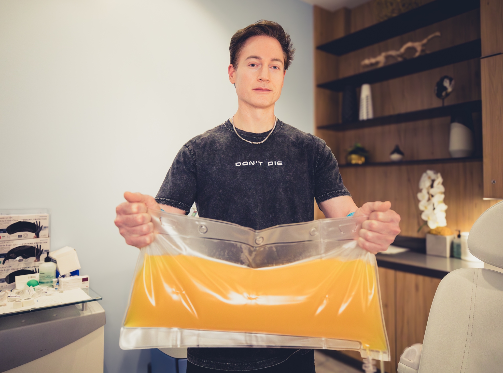 Ο Orlando Bloom έδωσε πάνω από 11.000 ευρώ για να καθαρίσει το αίμα του από τα μικροπλαστικά - εικόνα 1