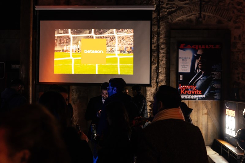 The Man at His Best BBQ Party 2120