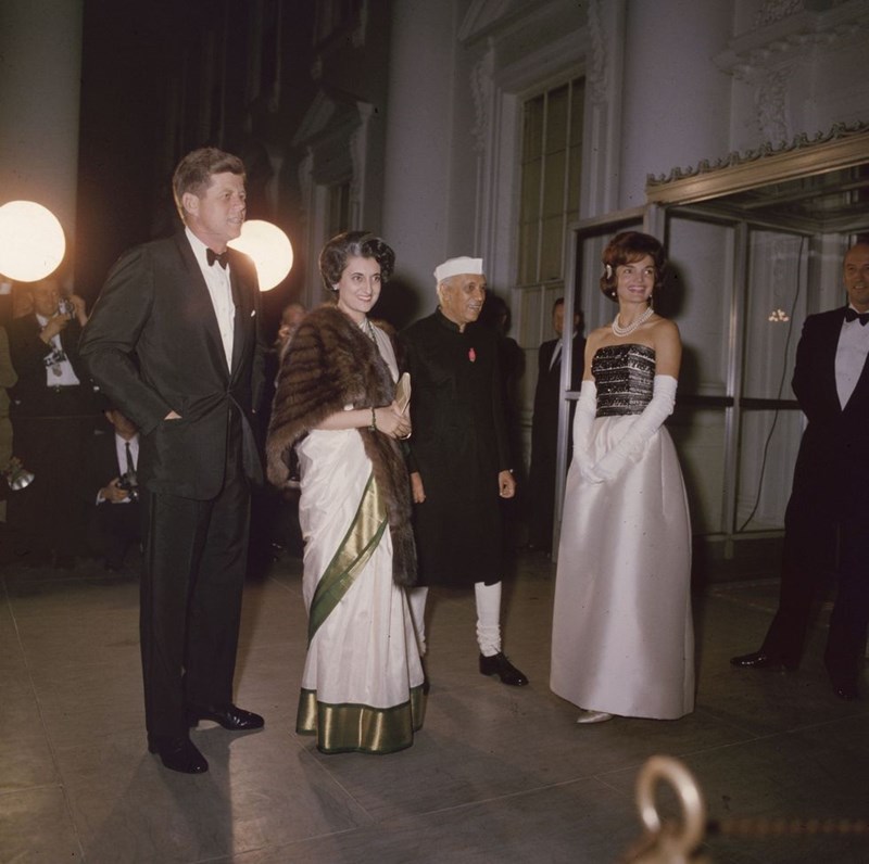 ΤΖΟΝ Φ ΚΕΝΕΝΤΙ