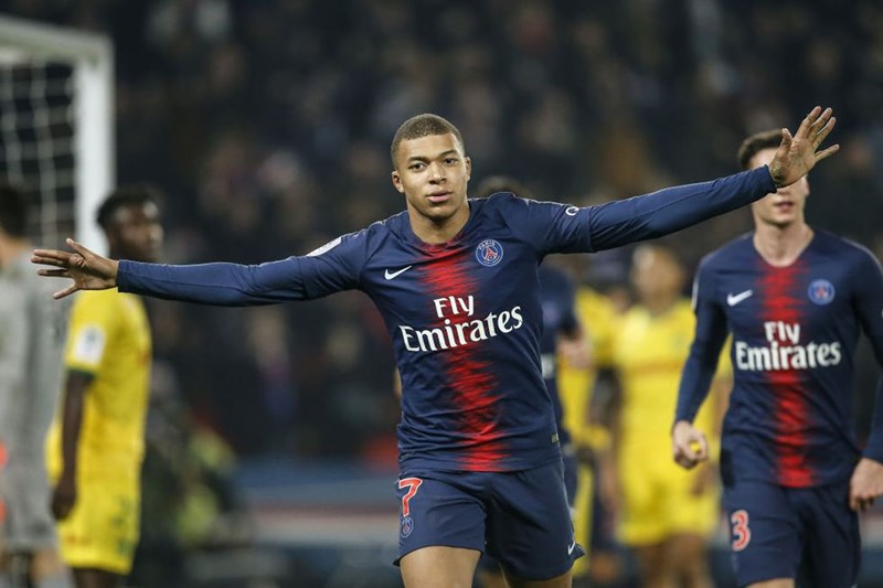 ΚΙΛΙΑΝ ΕΜΠΑΠΕ