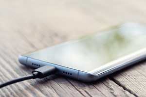 YouTubers έφτιαξαν το μεγαλύτερο iPhone στον κόσμο (video) - εικόνα 1