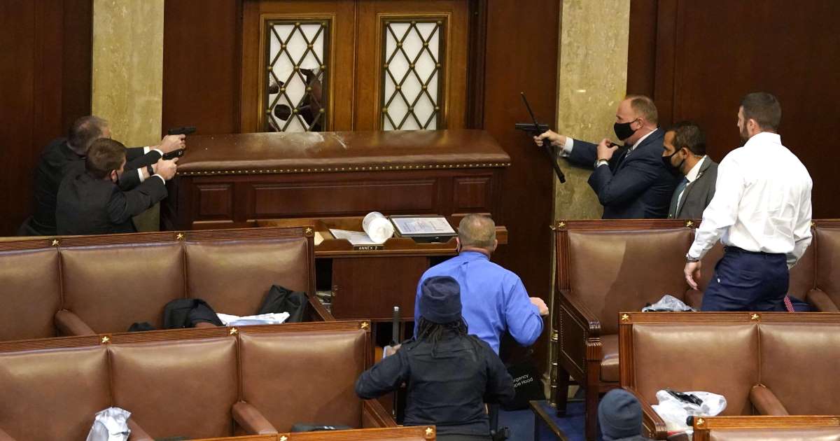 Ξέρουμε πού θα δεις το ντοκιμαντέρ για το πώς ο Donald Trump έφτασε να δικάζεται για 4 αδικήματα - εικόνα 2