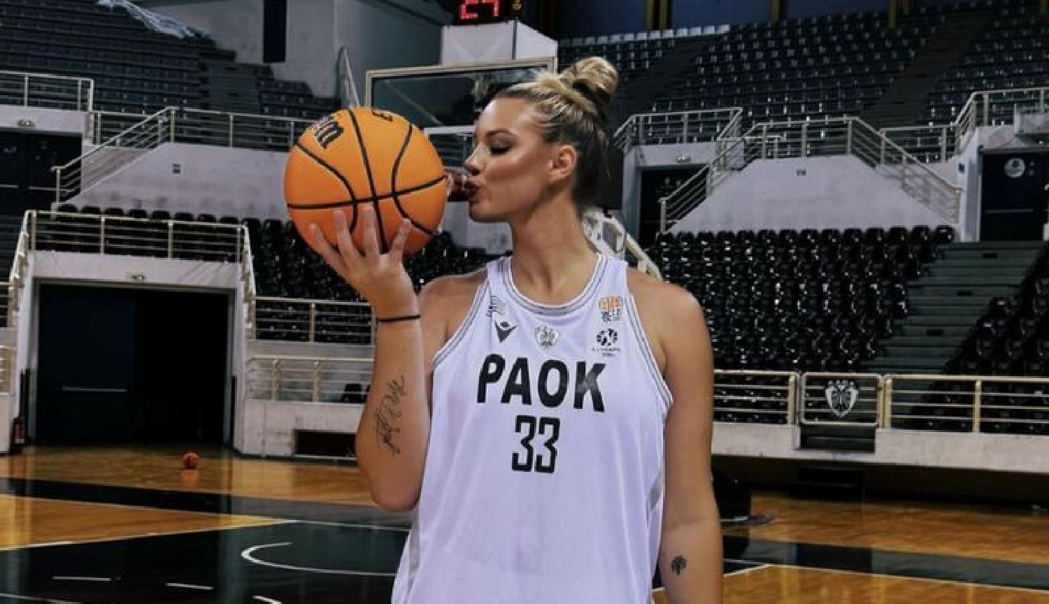 H Bella Hadid φωτογραφίζεται με μπικίνι για το νέο της άρωμα - εικόνα 1