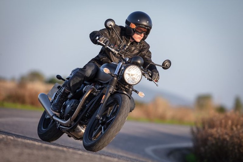 TRIUMPH STREET TWIN