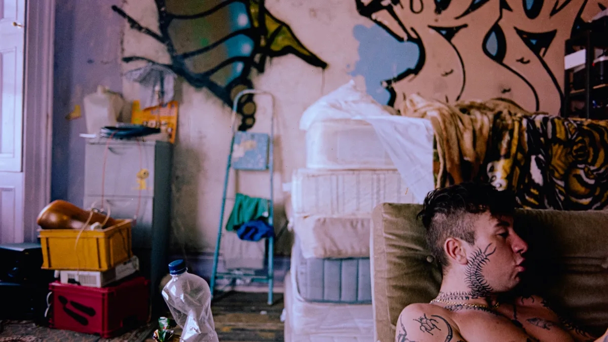 Αποκλειστική συνέντευξη: Στην ταινία Bird ο ηθοποιός Franz Rogowski έμαθε να πετά - εικόνα 1