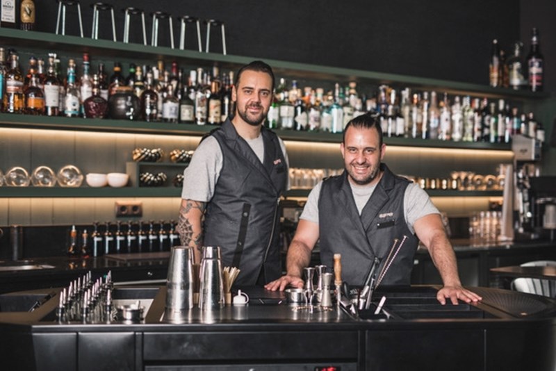 Πώς είναι να πίνεις στο καλύτερο μπαρ του κόσμου 7