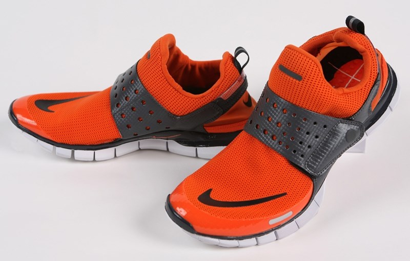 NIKE FREE RUNNING SHOES