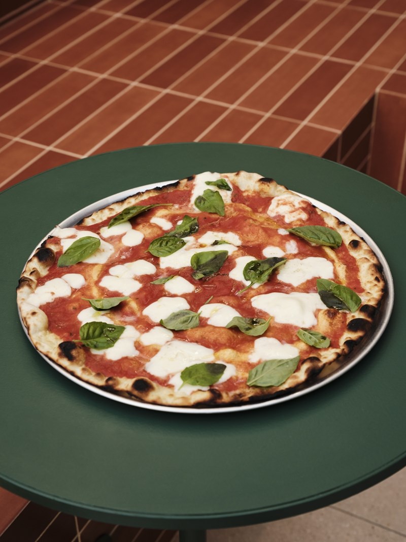 Η πίτσα Margherita στο εστιατόριο Pino της Γλυφάδας