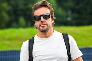Γιατί έγινε viral o λαιμός του οδηγού της F1, Fernando Alonso - εικόνα 1