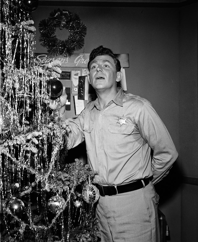 ΧΡΙΣΤΟΥΓΕΝΝΙΑΤΙΚΟ ΣΤΥΛ ΔΙΑΣΗΜΩΝ