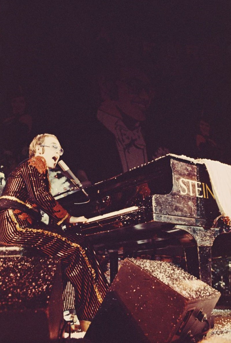 ΧΡΙΣΤΟΥΓΕΝΝΙΑΤΙΚΟ ΣΤΥΛ ΔΙΑΣΗΜΩΝ