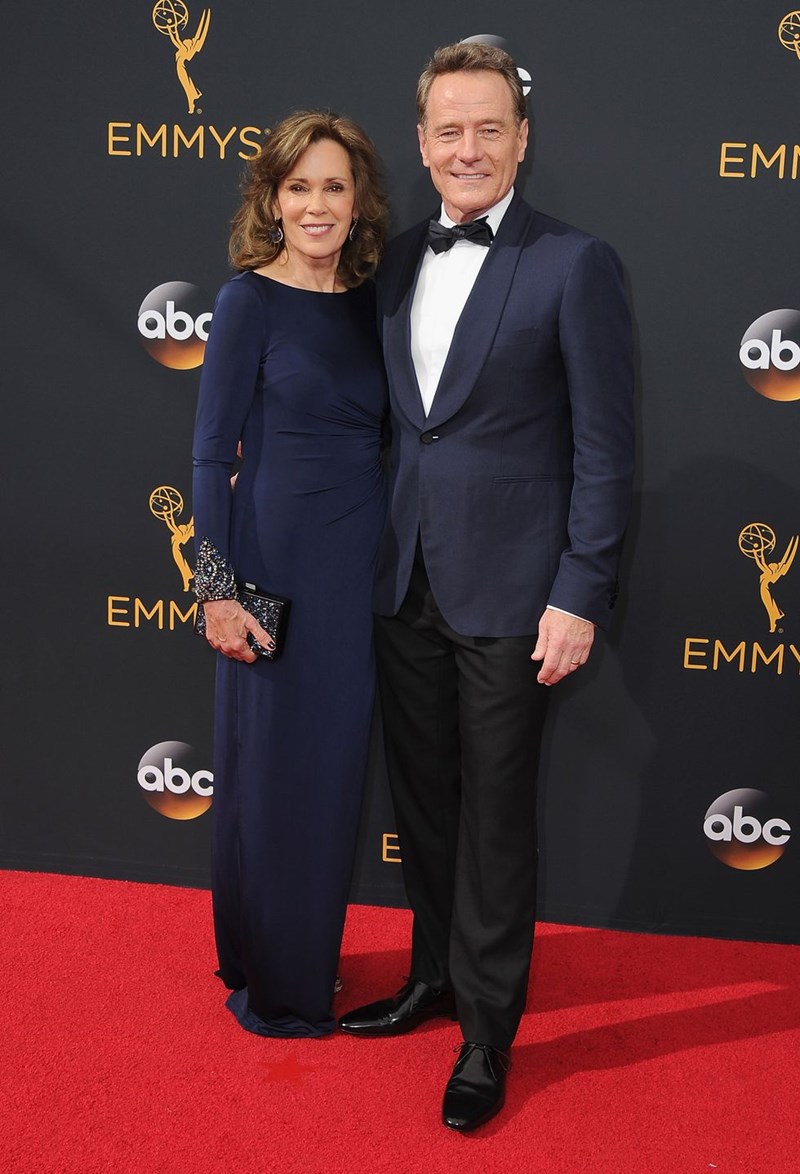 ΚΟΚΚΙΝΟ ΧΑΛΙ ΣΤΥΛ EMMY ΒΡΑΒΕΙΑ