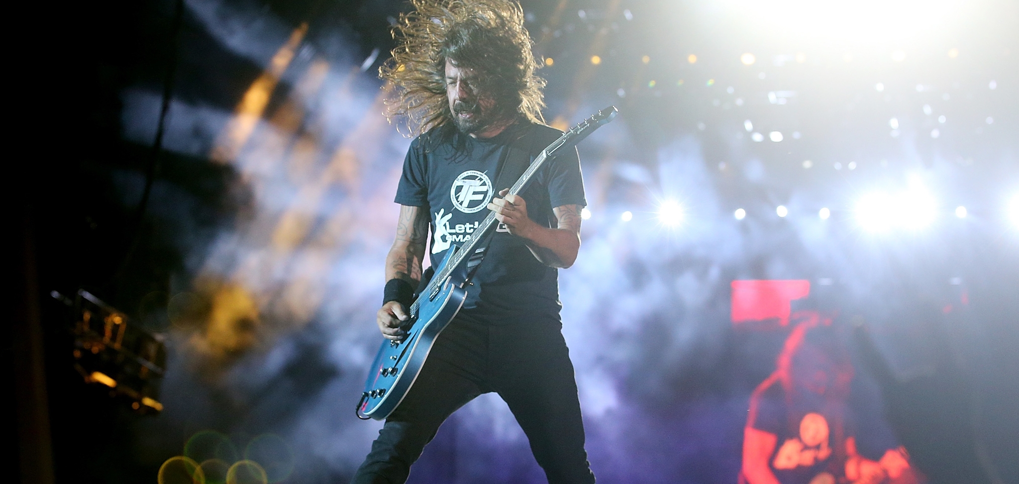 Στα ελληνικά η αυτοβιογραφία του Dave Grohl, ντράμερ των Nirvana και μπροστάρη των Foo Fighters - εικόνα 1