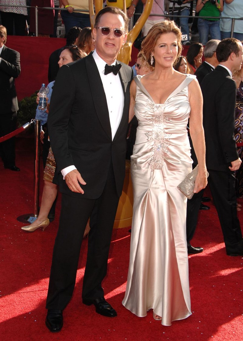 ΚΟΚΚΙΝΟ ΧΑΛΙ ΣΤΥΛ EMMY ΒΡΑΒΕΙΑ