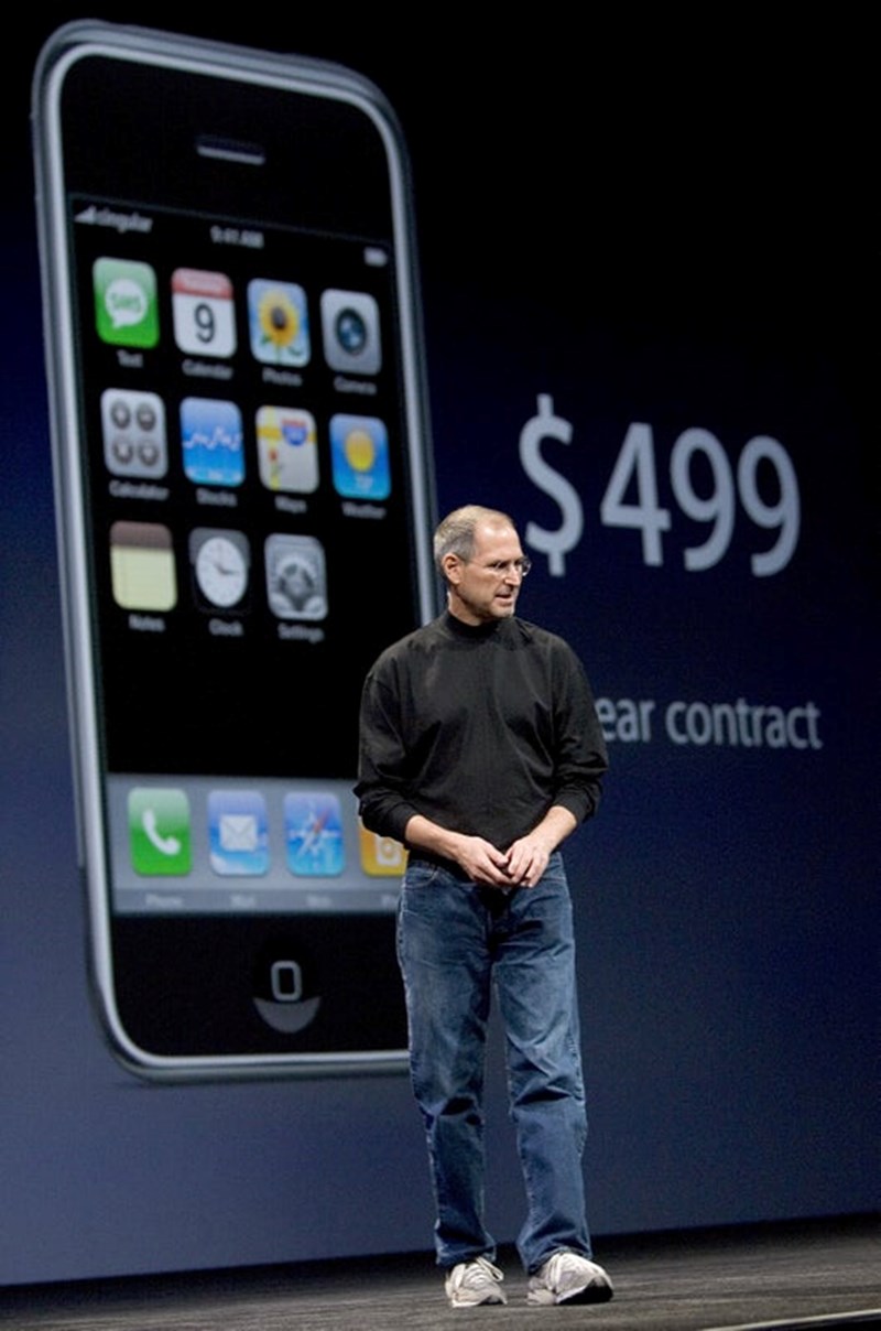 STEVE JOBS, LAUNCH OF iPHONE