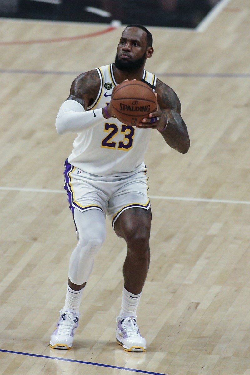 ΛΕΜΠΡΟΝ ΤΖΕΪΜΣ