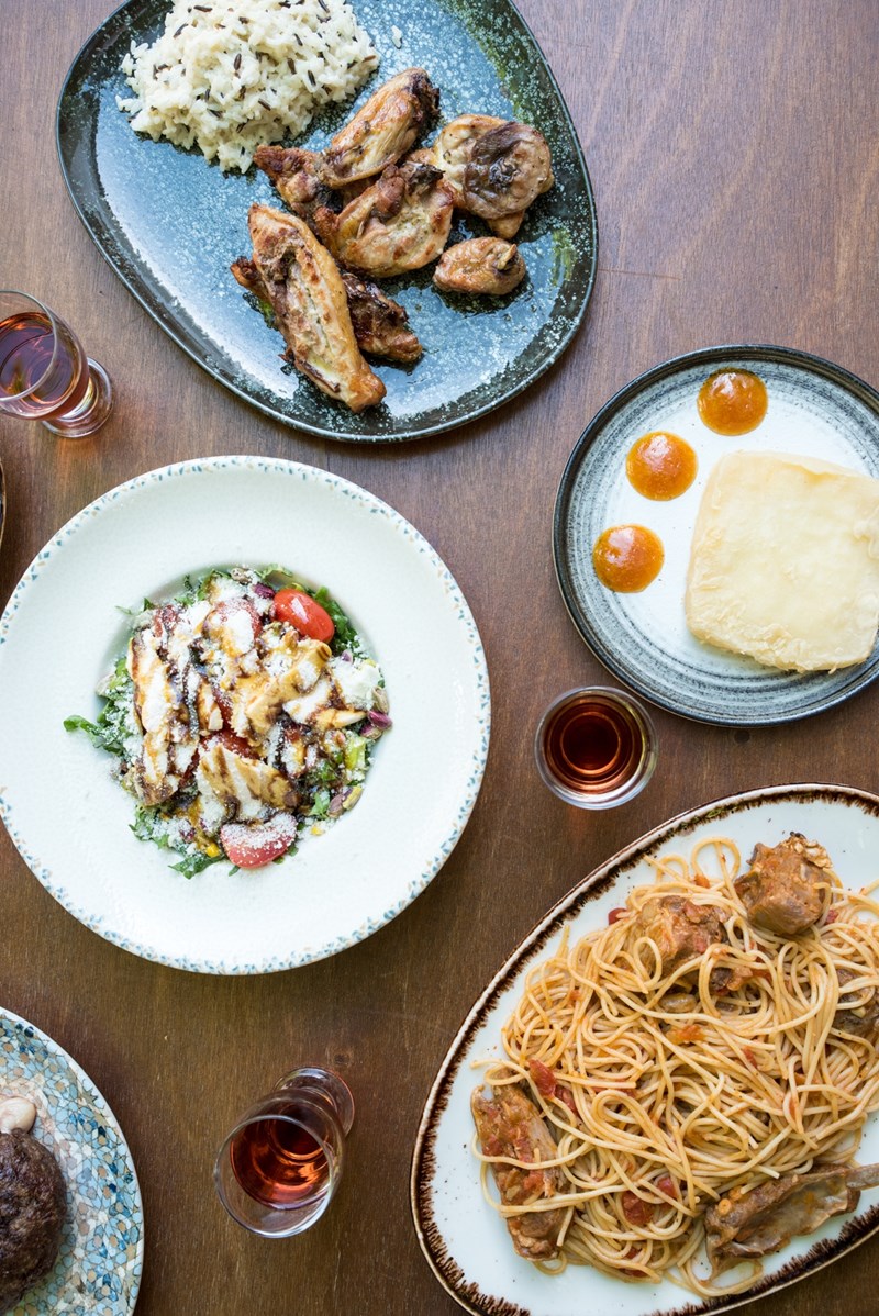 Η ταβέρνα Πλάτανος στην Απείρανθο της Νάξου 5