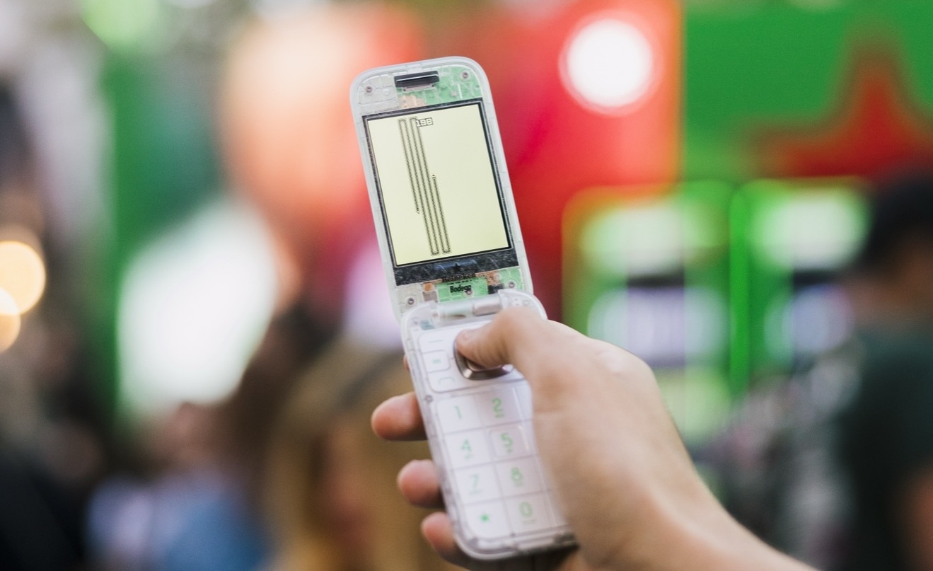 Γιατί πρέπει πάντα να αφήνεις το κινητό σου ανάποδα στο τραπέζι - εικόνα 2