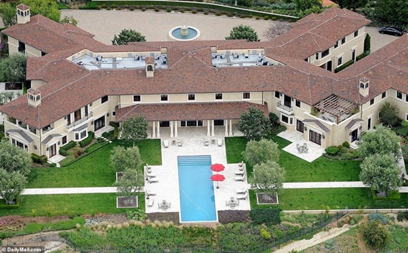 ΕΠΑΥΛΗ ΧΑΡΙ ΜΕΓΚΑΝ