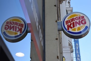 Απίστευτη ουρά στα εγκαίνια του καταστήματος Taco Bell στο Χαλάνδρι (video) - εικόνα 1