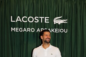 Απίστευτο: Τενίστας έκοψε τα μαλλιά του την ώρα του αγώνα - εικόνα 2