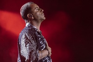 Τι αναφέρει ο Γιώργος Μαζωνάκης για τον εγκλεισμό του σε δημόσιο ψυχιατρείο - εικόνα 2