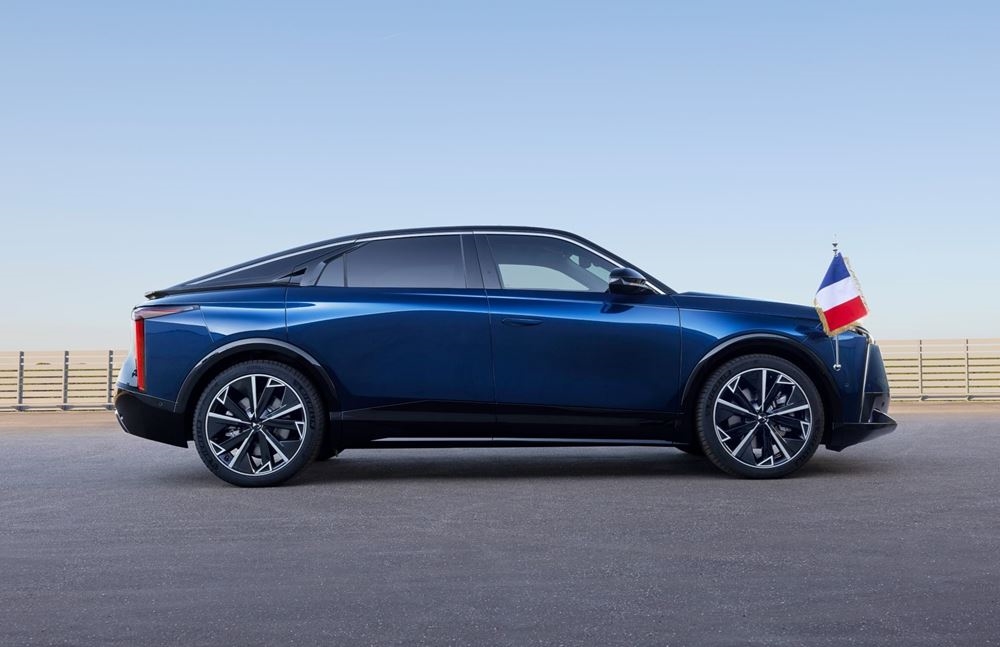 Αυτό είναι το νέο αυτοκίνητο που πήρε ο Βασιλιάς Κάρολος - εικόνα 1