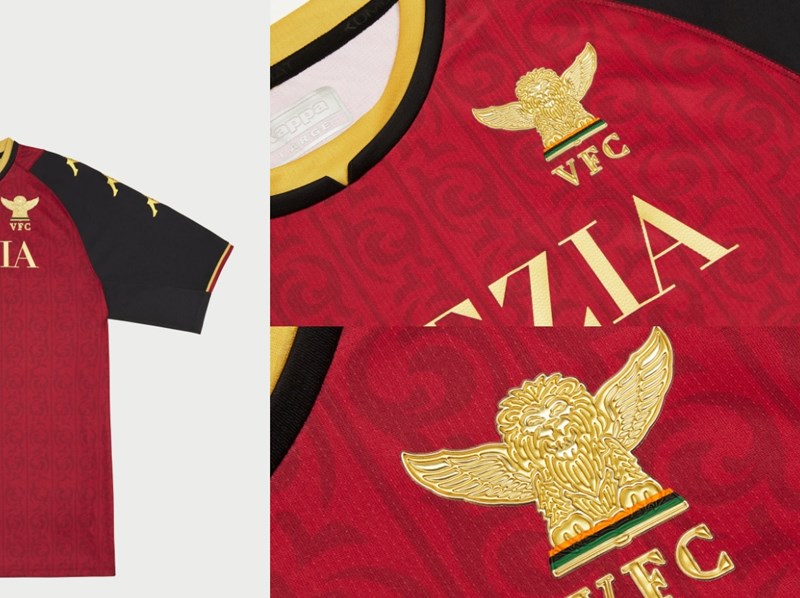 Η ΚΟΚΚΙΝΗ ΦΑΝΕΛΑ ΤΗΣ ΒΕΝΕΤΣΙΑ