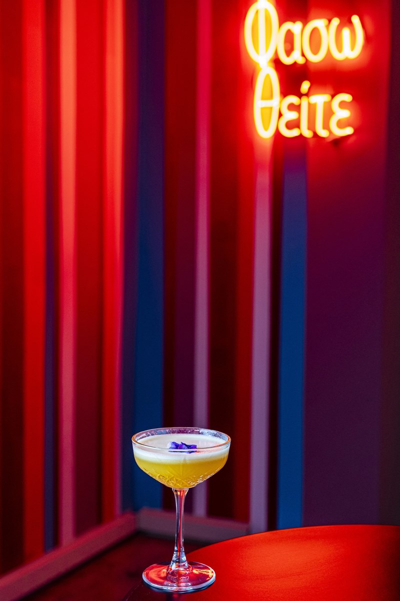 Ένα από τα κοκτέιλ του Ξαβιέ Μισαηλίδη στο μπαρ Μαραντόνα στην Αργυρούπολη