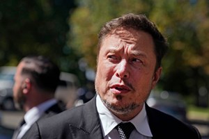 Σε άλλα νέα, ο Elon Musk διαβάζει την Ιλιάδα του Ομήρου - εικόνα 1