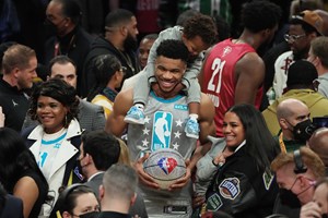 Ο Γιάννης Αντετοκούνμπο ισοπέδωσε τους Chicago Bulls - εικόνα 1