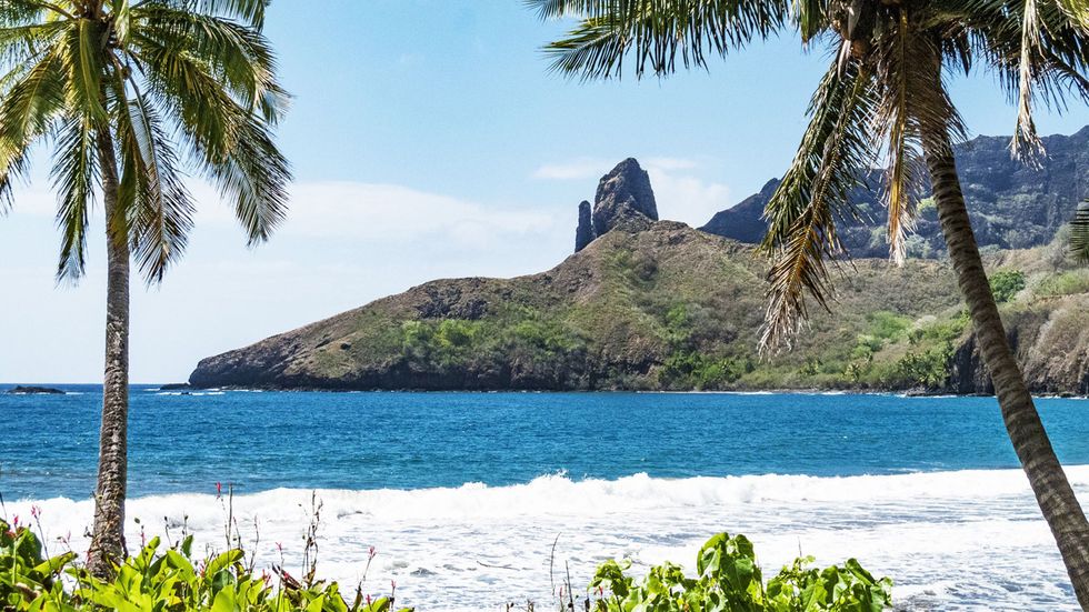 Το 'άγνωστο' νησί που πάνε οι διάσημοι του Χόλιγουντ για να 'εξαφανιστούν' - εικόνα 1