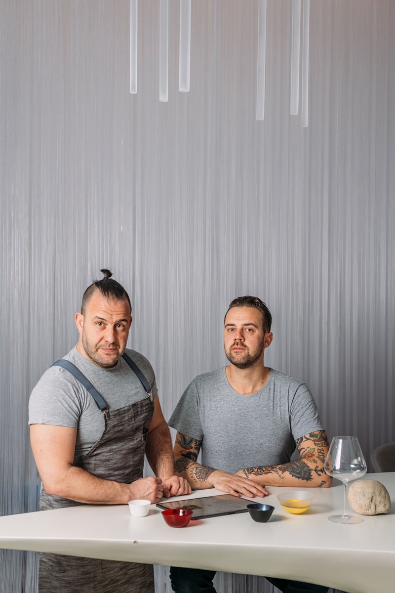 To μπαρ Esencia στη Βαρκελώνη_Ο Μαρκ Άλβαρεζ και ο Σιμόνε Καποράλε