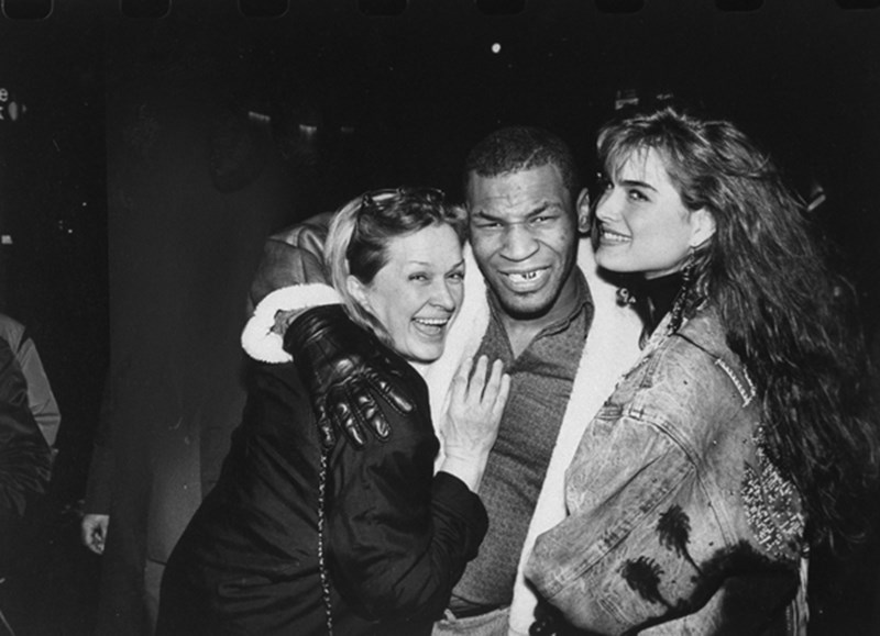 O Mike Tyson με την ηθοποιό Brooke Shields και τη μητέρα της το