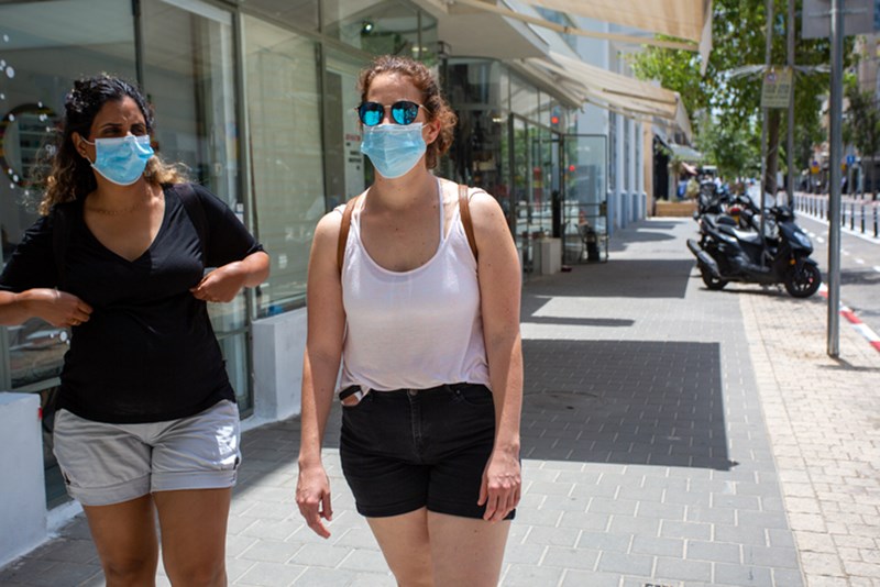 WOMEN WITH FACE MASKS