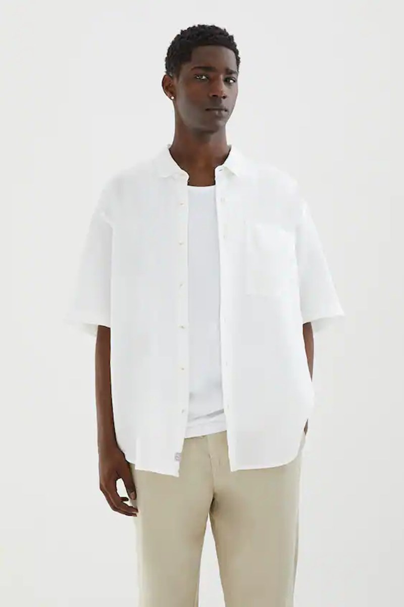 MODEL WITH SHORT-SLEEVED SHIRT