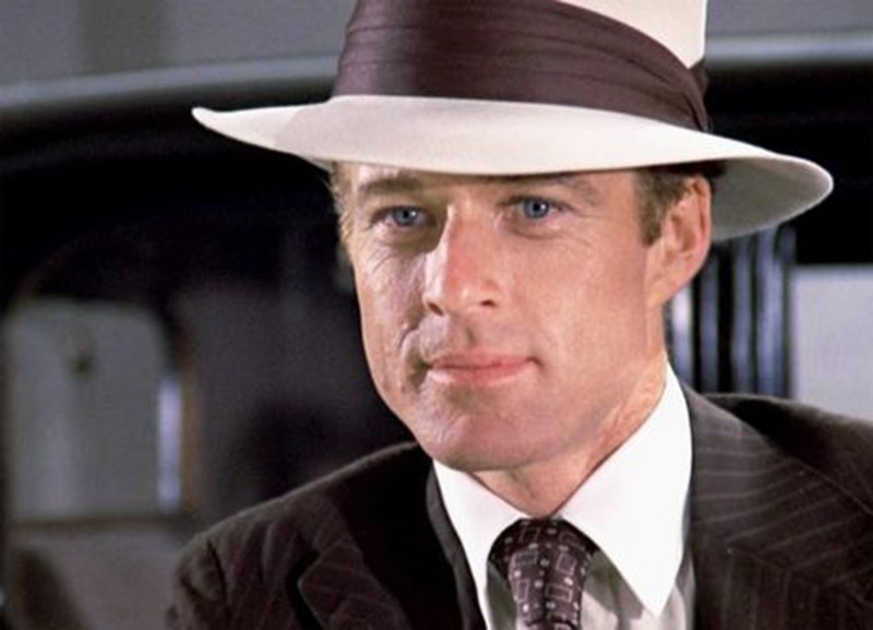 ROBERT REDFORD LOOKING GREAT IN A PANAMA HAT AS JAY GATSBY, IN THE 1974 FILM
