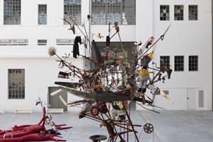 Όταν ο Damien Hirst έκαψε 4.851 έργα του - εικόνα 3