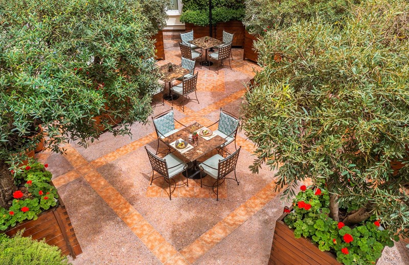 ATRIUM of Alexander’s Lounge