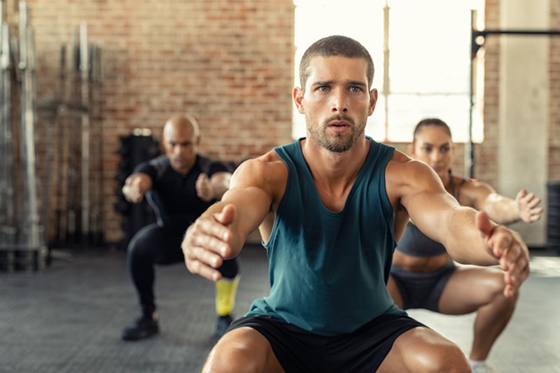 MAN DOING A SQUAT