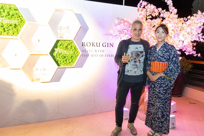 O CEO της ΔΥΝΑΜΙΚΗΣ Α.Ε. Πάνος Μπάρλος και η καλλιγράφος Mizuki Imamura