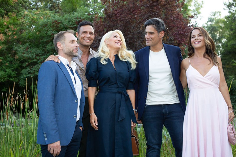 Ελένη Μενεγάκη και συνεργάτες στη συνέντευξη τύπου