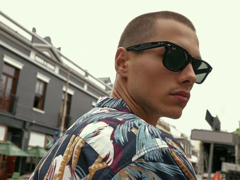 MAN WITH RAYBAN SUN GLASSES