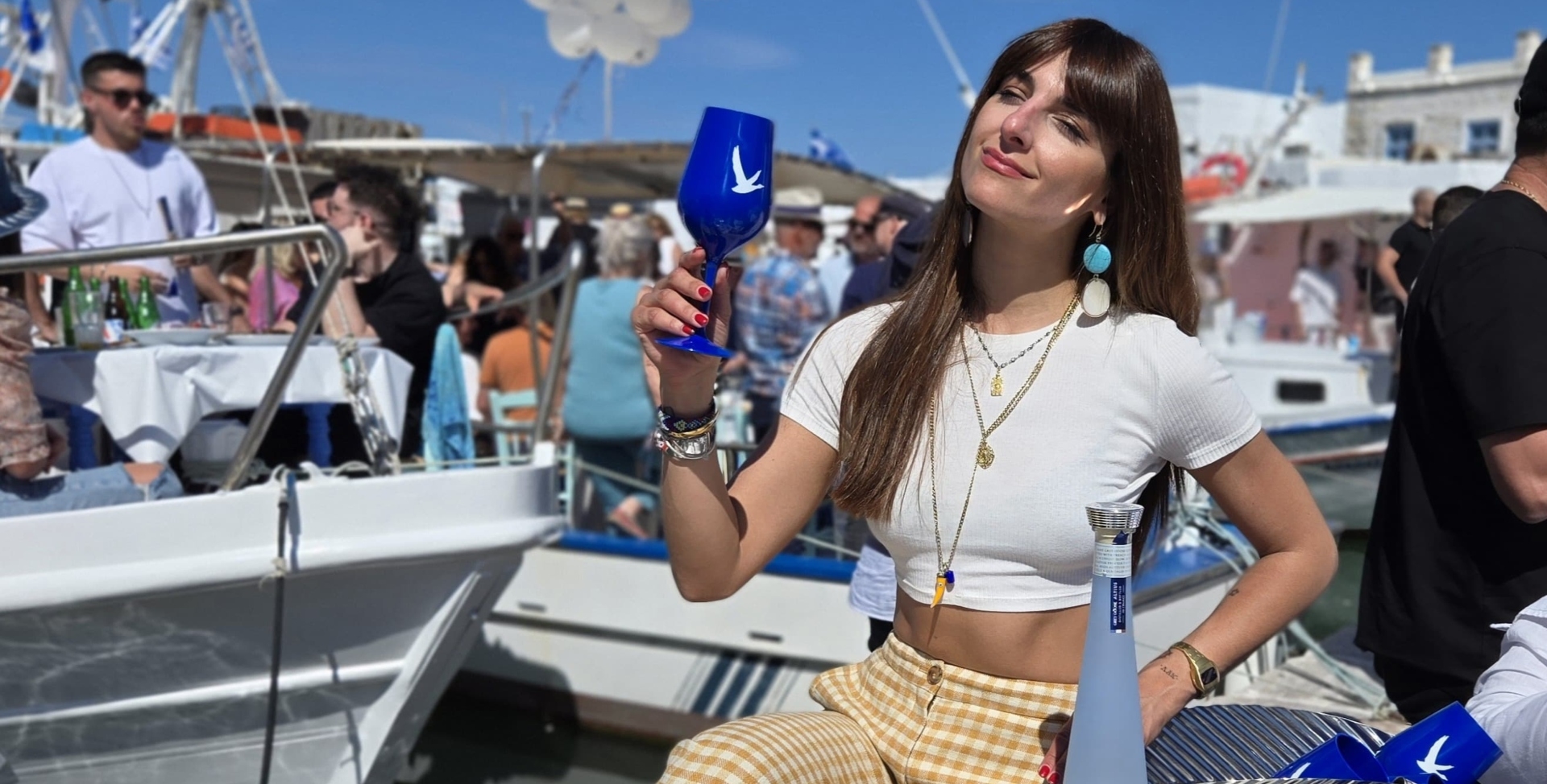 Η Χριστίνα Μπόμπα στα γήπεδα τένις του Navarino Challenge απολαμβάνοντας Grey Goose super premium βότκα - εικόνα 1